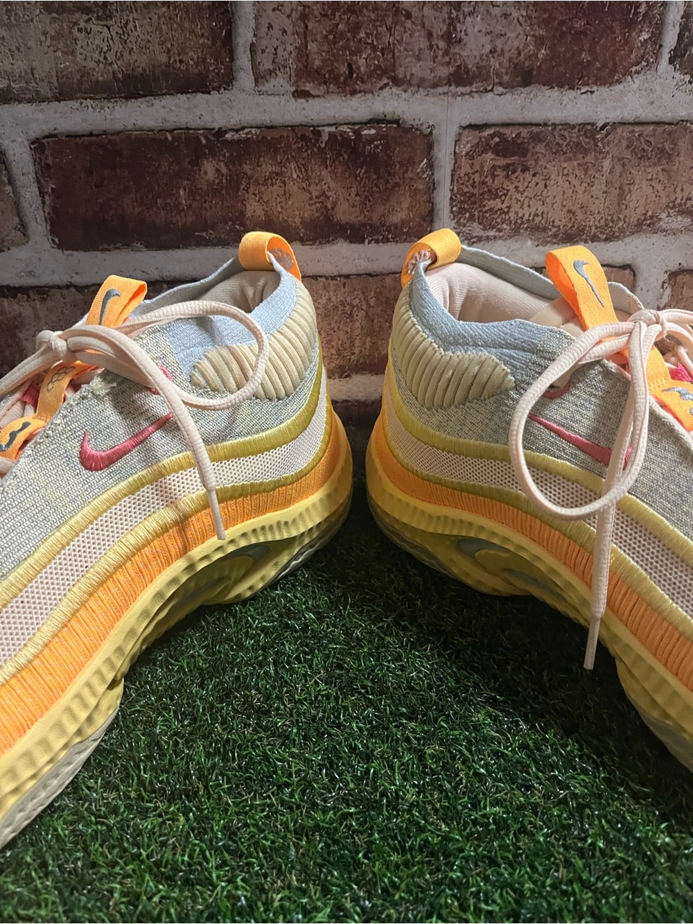 Nike - Picture 3 of 6